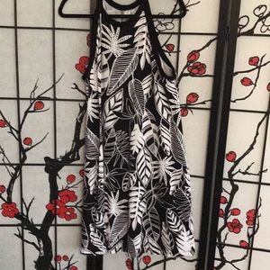 OLD NAVY SIZE LARGE BLACK & WHITE HAWAIIAN PRINT DRESS